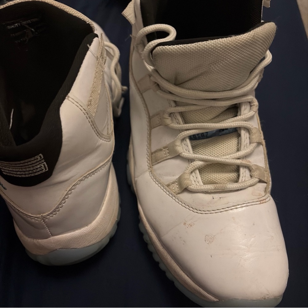 Jordan Men's White and Black Athletic Shoes